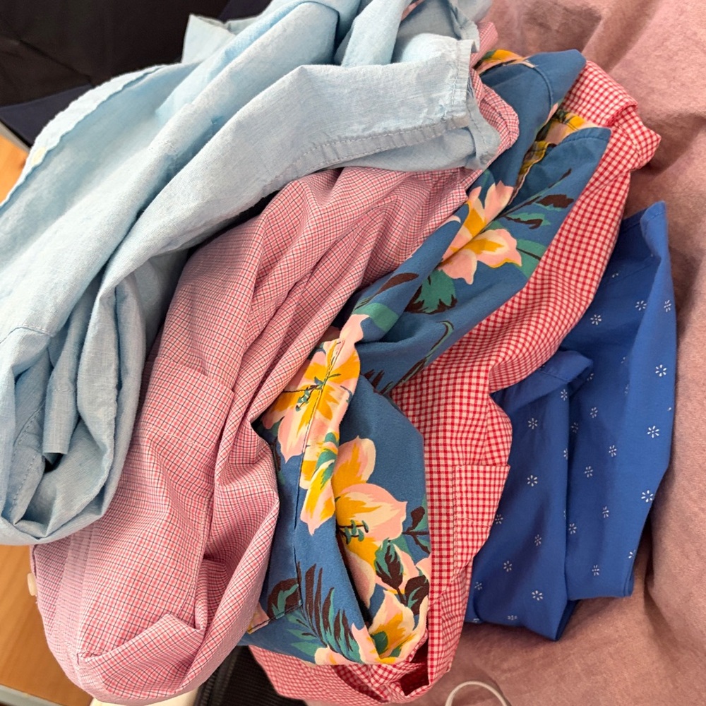 Men’s Gap and Old Navy short sleeve button up shirts bundle size XL